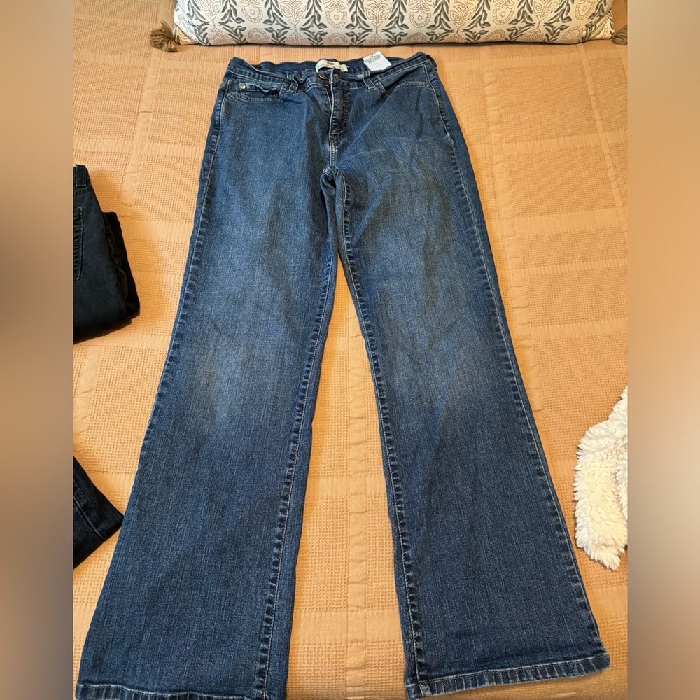 Levi’s Perfectly Slimming Bootcut 512 Jeans